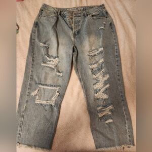 1990s Boyfriend Jeans with Distressed Details